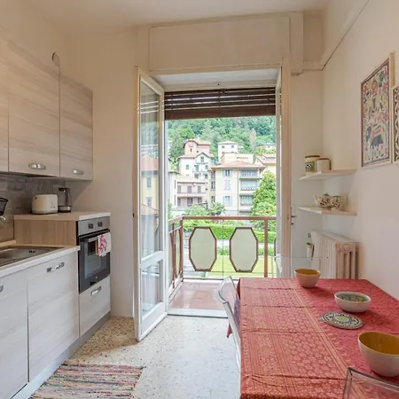 Apartman Lovely & Quiet - With Balcony & Parking Como
