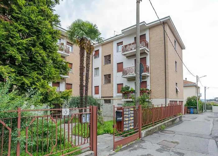 Lovely & Quiet - With Balcony & Parking דירה *