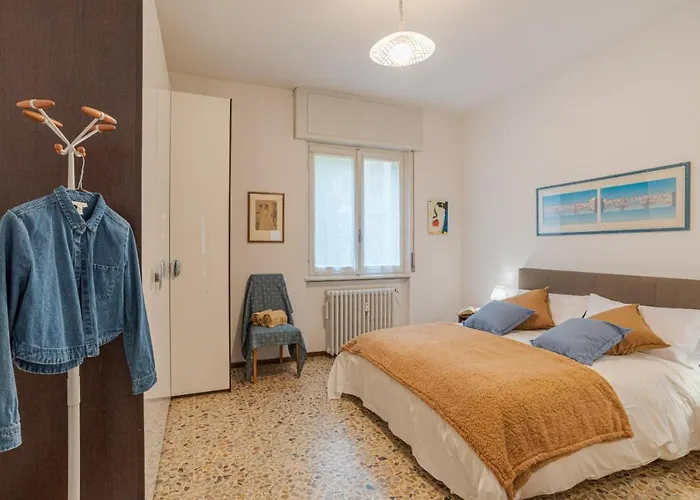 Lovely & Quiet - With Balcony & Parking * קומו