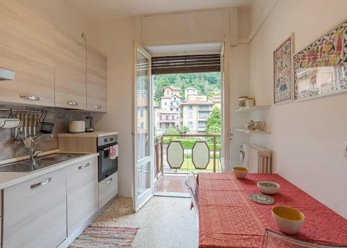 דירה Lovely & Quiet - With Balcony & Parking קומו
