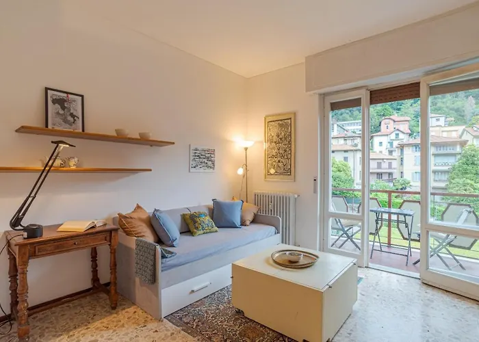 Lovely & Quiet - With Balcony & Parking קומו